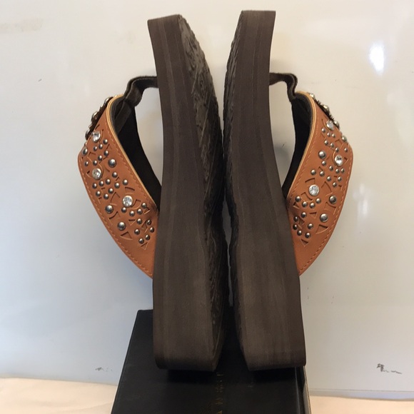 👉Sold👈Montana West Brown and White Floral Sandals - Picture 7 of 10